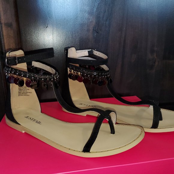 Flat black T-Strap sandal, 7.5 - Picture 4 of 6